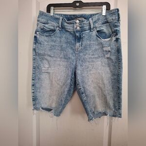 Torrid Sz 18  Light Wash Distressed Denim Bermuda Shorts